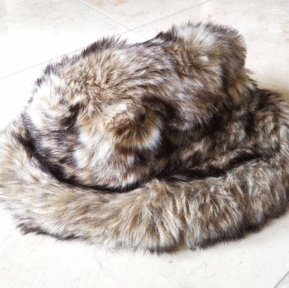 Nwt Faux fur hat and collar scarf set brown - Picture 4 of 6